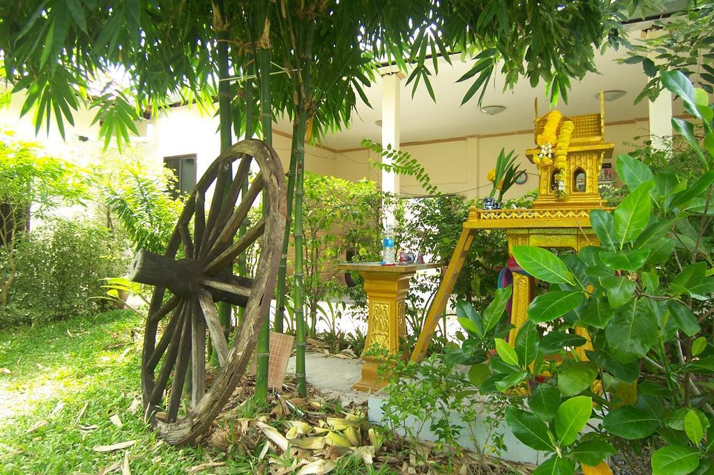 Phuket Airport Overnight Hotel Nai Yang Beach Exterior foto