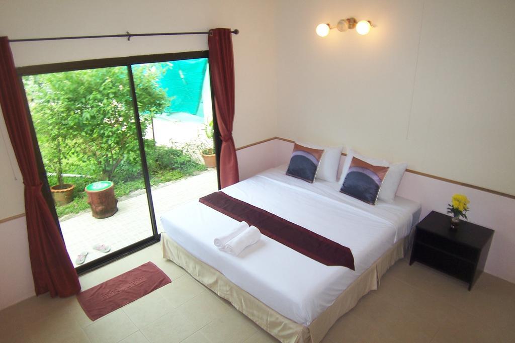 Phuket Airport Overnight Hotel Nai Yang Beach Quarto foto